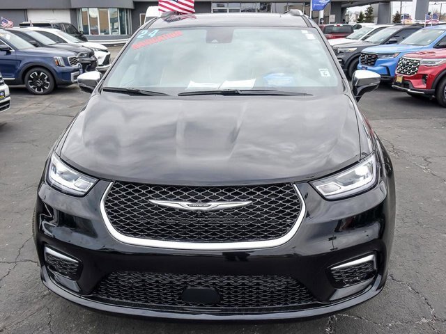 Used 2024 Chrysler Pacifica Pinnacle AWD/4WD image 5