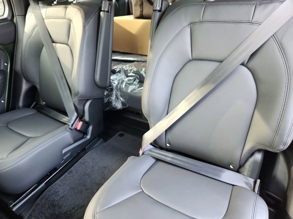 New 2026 Land Rover Defender 130 X-Dynamic SE image 23