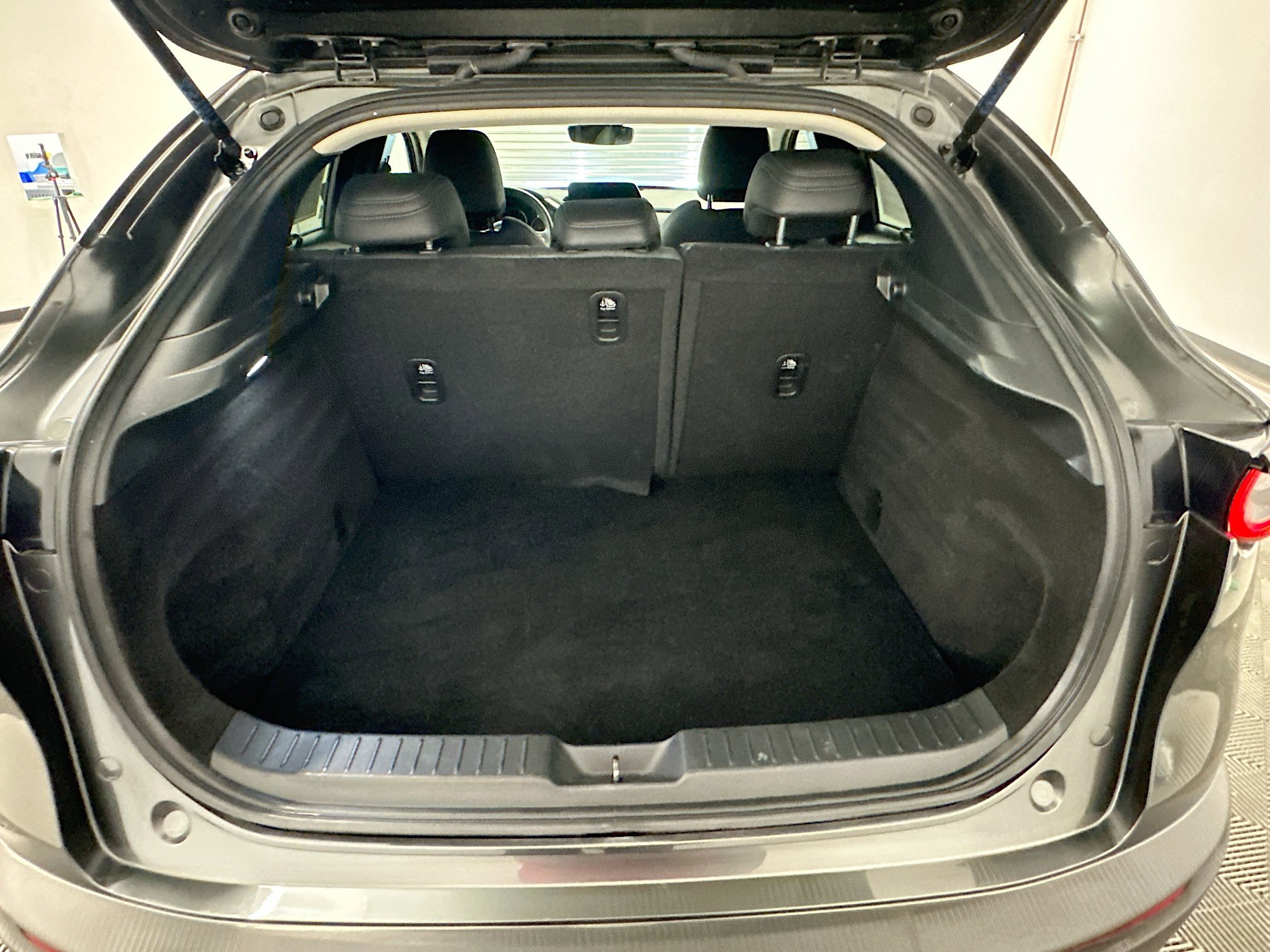 Used 2025 MAZDA CX-30 AWD 2.5 S w/ Preferred Package image 31