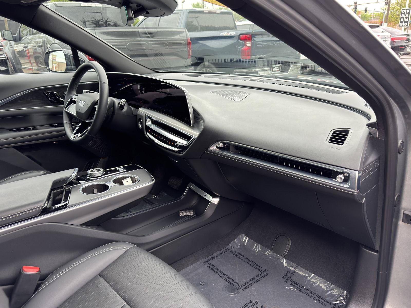 Used 2024 Cadillac Lyriq Luxury AWD/4WD image 39