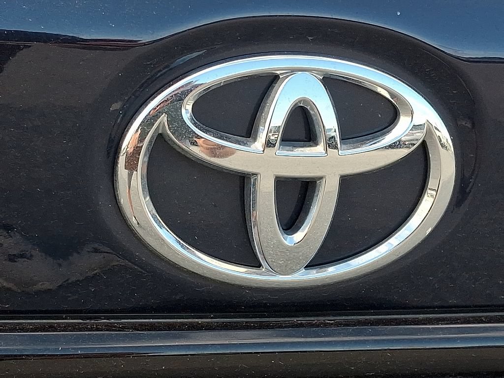 Used 2025 Toyota Corolla LE w/ LE Premium Package FWD image 11