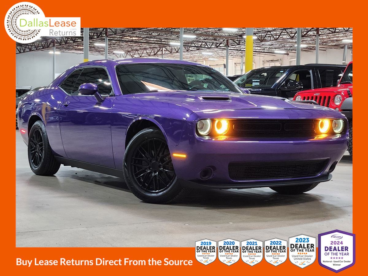 Used 2019 Dodge Challenger SXT image 1