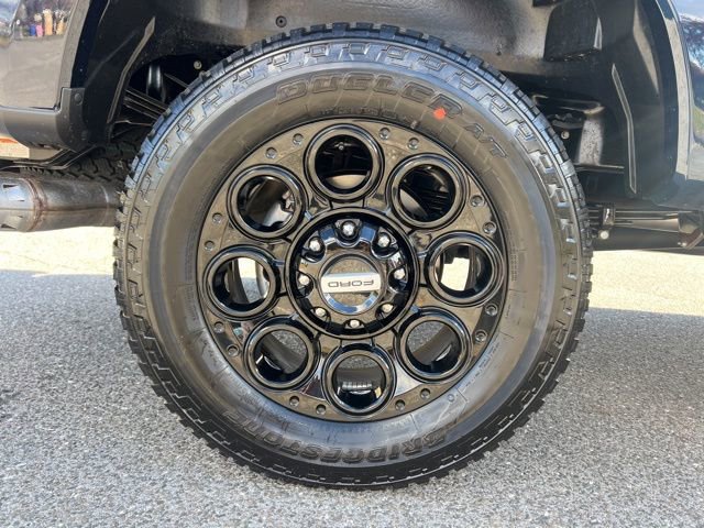 Used 2025 Ford F350 Lariat w/ Black Appearance Package image 14