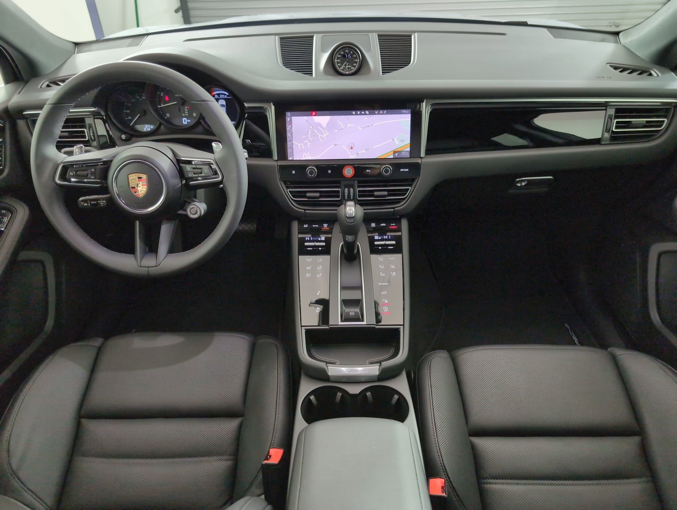 Certified 2025 Porsche Macan image 20