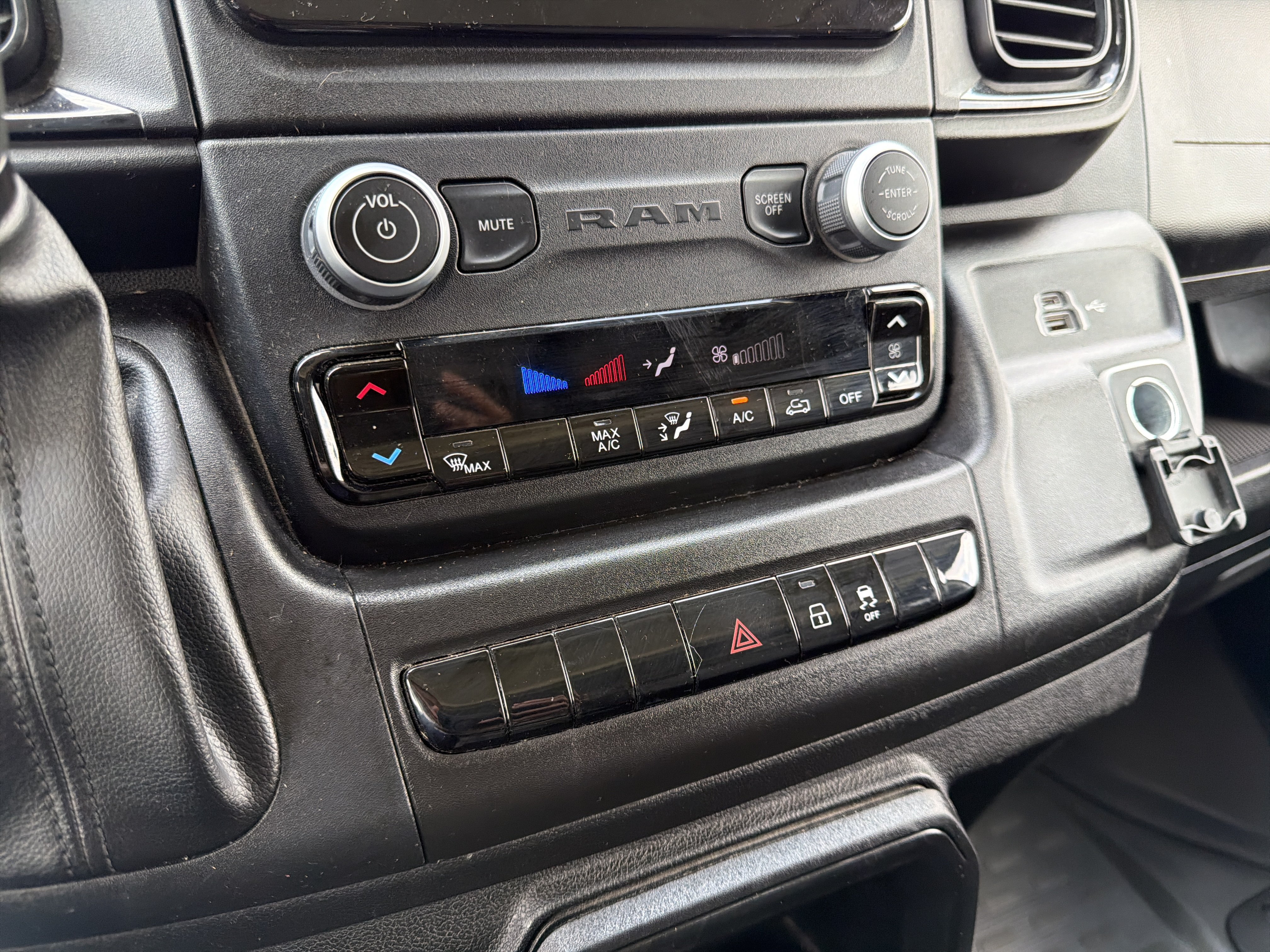 Used 2023 RAM ProMaster 2500 image 19