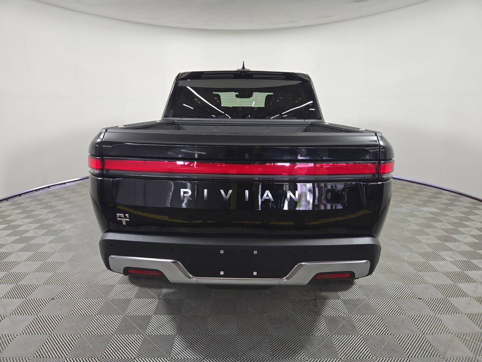 Used 2024 Rivian R1T Adventure AWD/4WD image 4