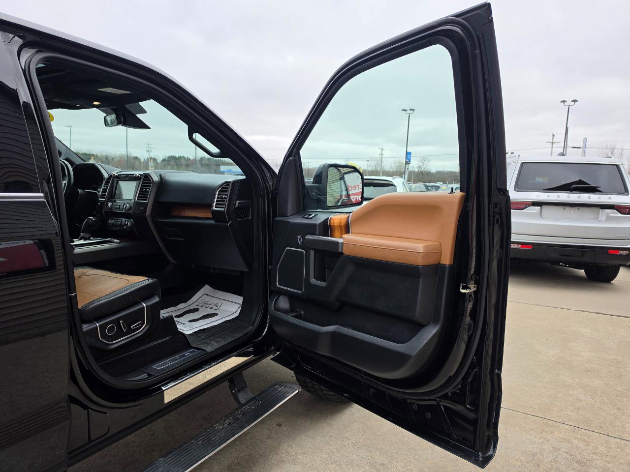 Used 2016 Ford F150 Limited image 15