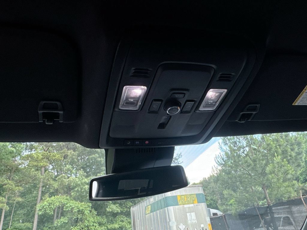 Used 2025 Chevrolet Suburban Premier RWD image 19