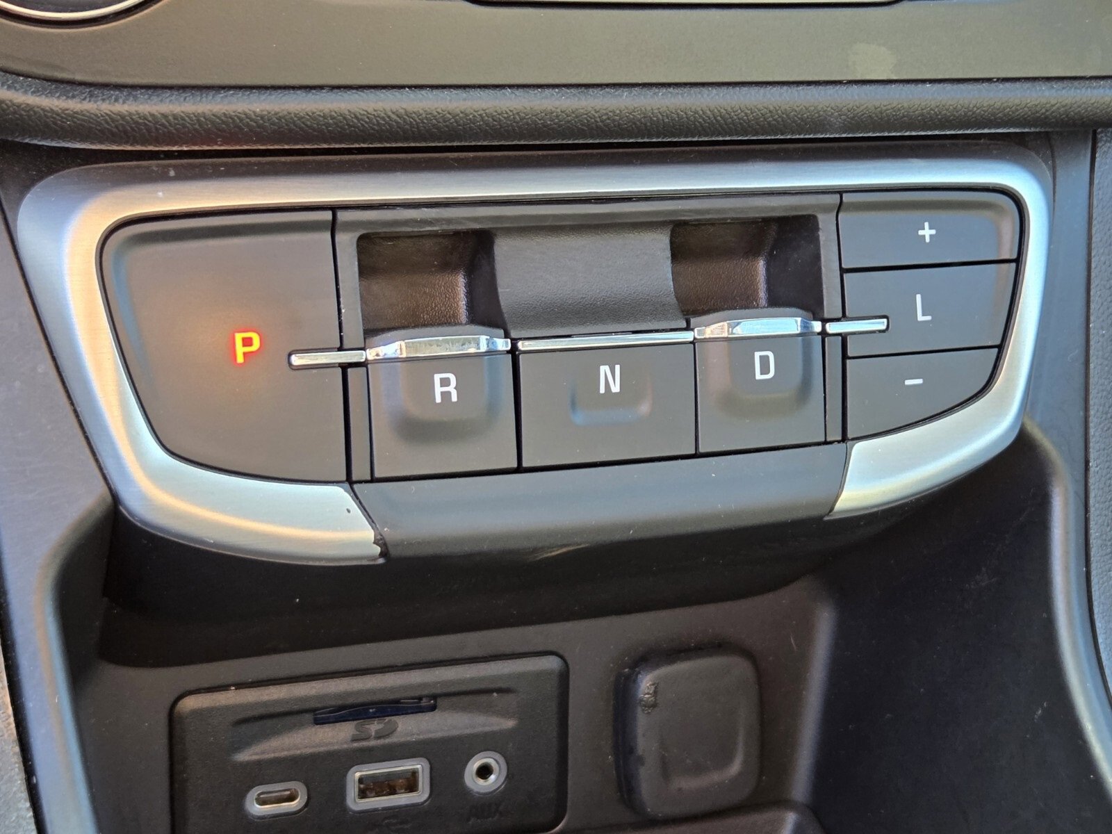 Used 2024 GMC Terrain SLT image 23