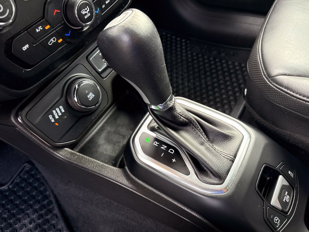 Used 2023 Jeep Renegade Limited AWD/4WD image 27