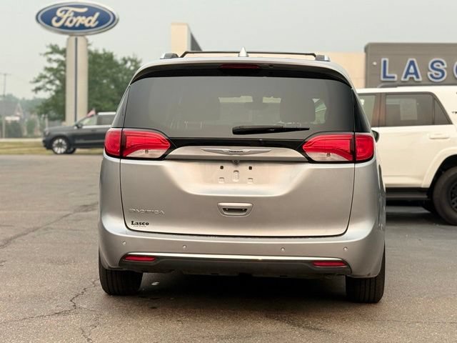 Used 2019 Chrysler Pacifica Touring-L FWD image 39