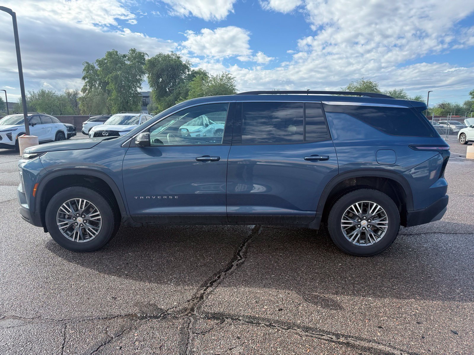 Used 2024 Chevrolet Traverse LT w/ Trailering Package AWD/4WD image 8