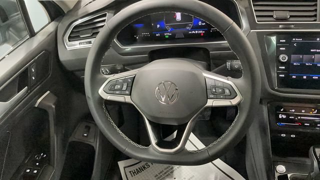 Used 2024 Volkswagen Tiguan SE w/ Panoramic Sunroof Package AWD/4WD image 23