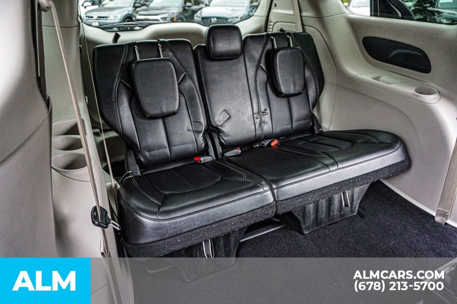 Used 2024 Chrysler Pacifica Select image 24