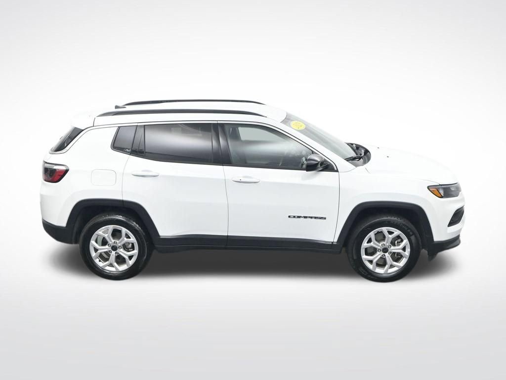 Used 2025 Jeep Compass Latitude image 27