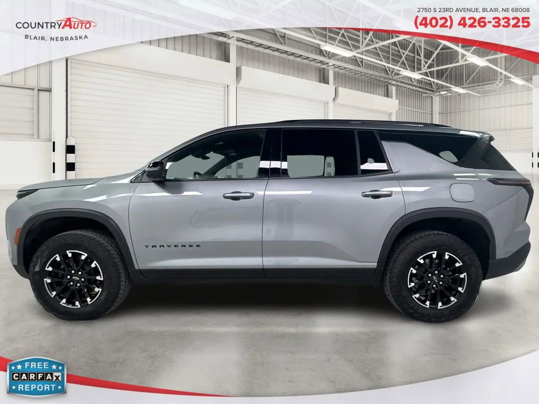 Used 2025 Chevrolet Traverse Z71 image 2