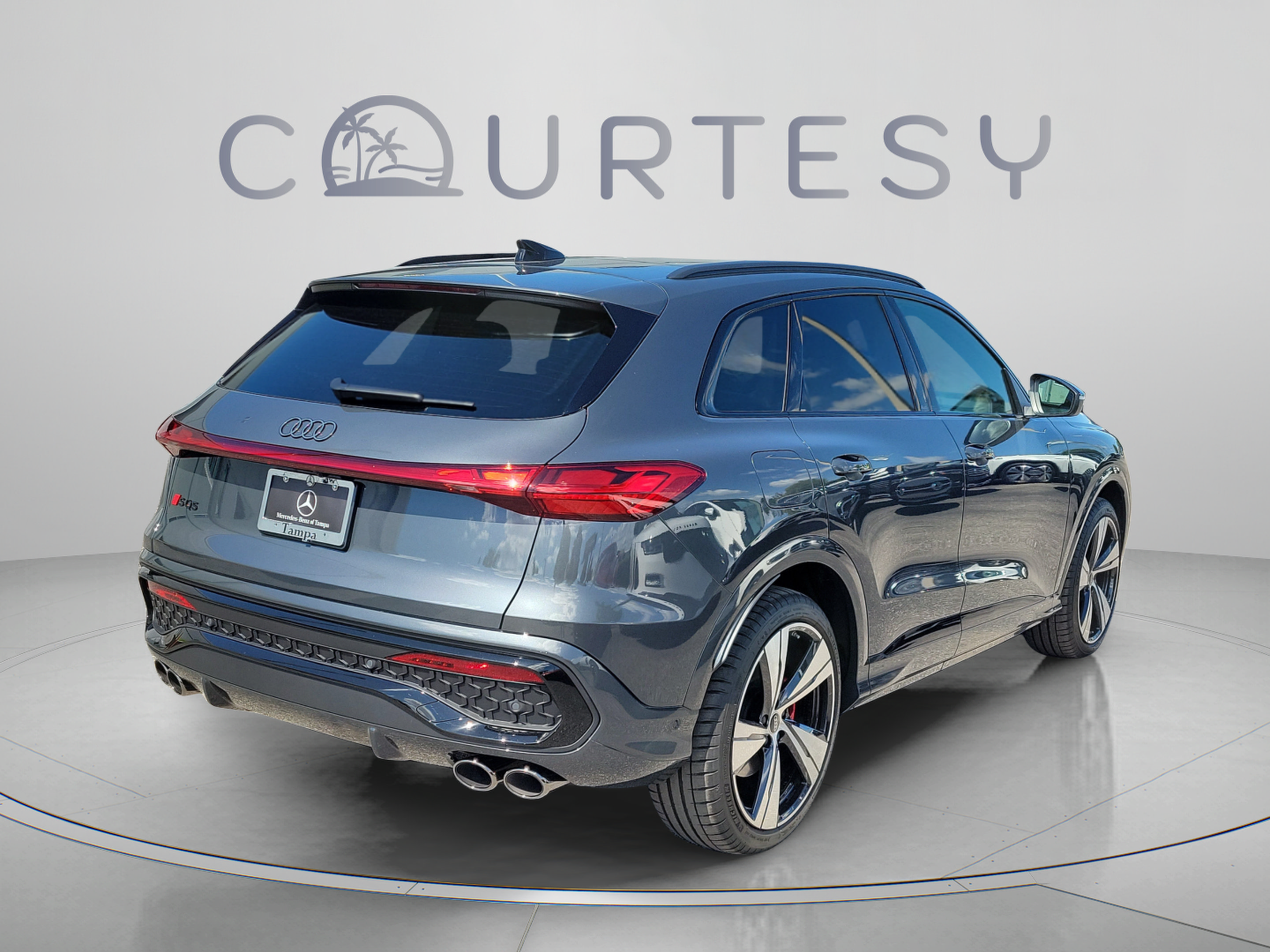 Used 2025 Audi SQ5 Prestige AWD/4WD image 3
