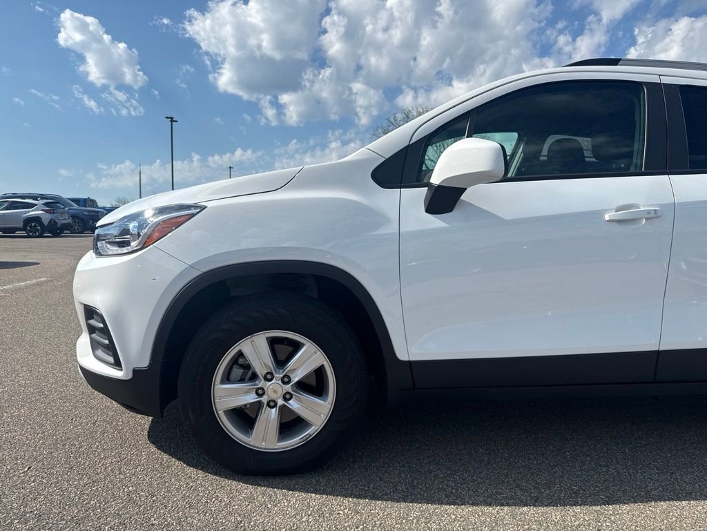 Used 2022 Chevrolet Trax LT w/ LT Convenience Package AWD/4WD image 5