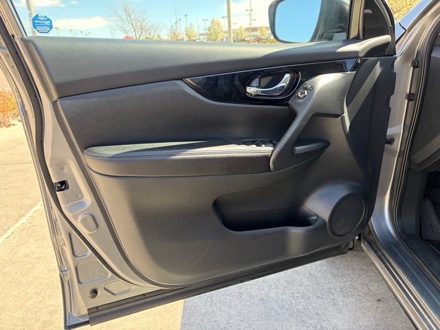 Used 2022 Nissan Rogue Sport SV AWD/4WD image 12