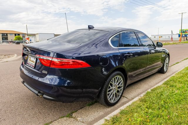 Used 2018 Jaguar XF Premium AWD/4WD image 5