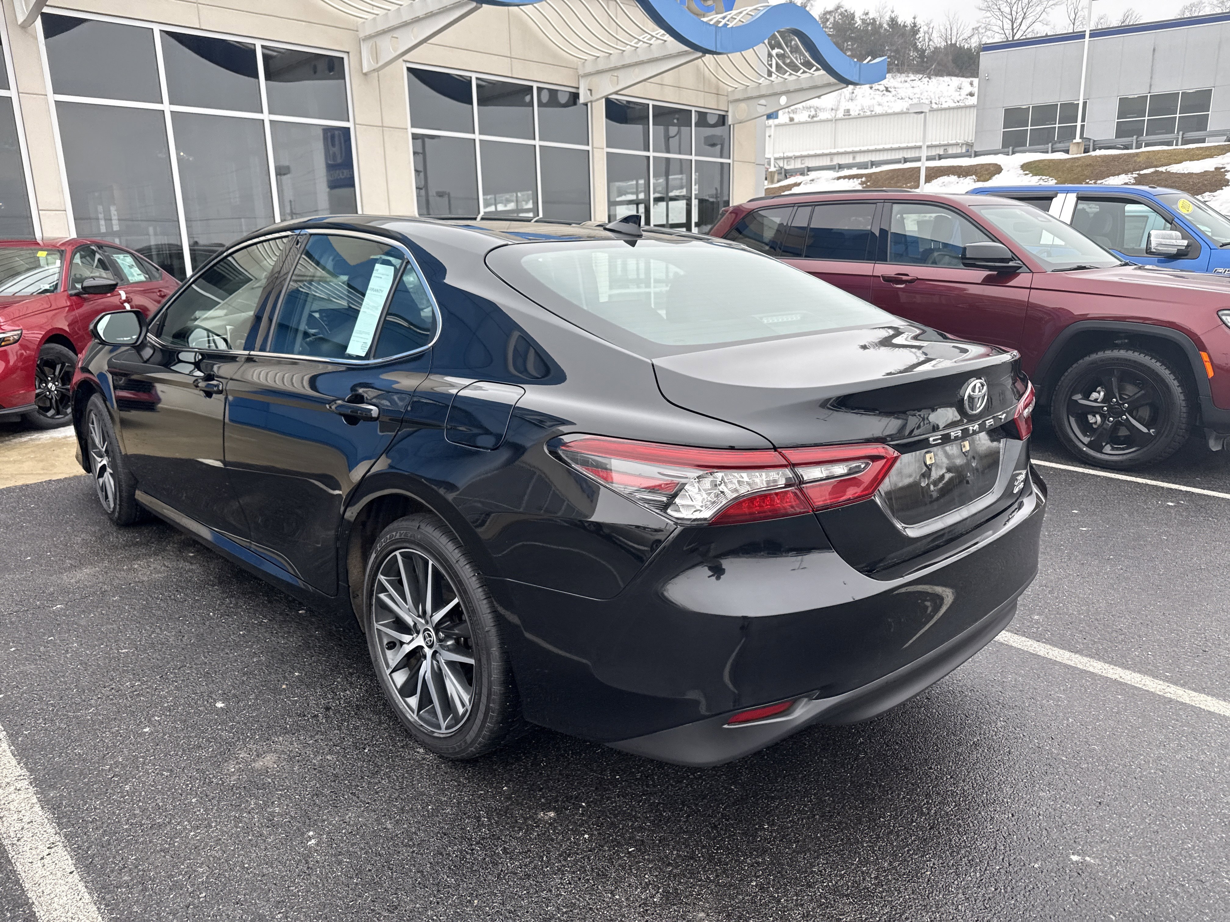 Used 2023 Toyota Camry XLE image 5