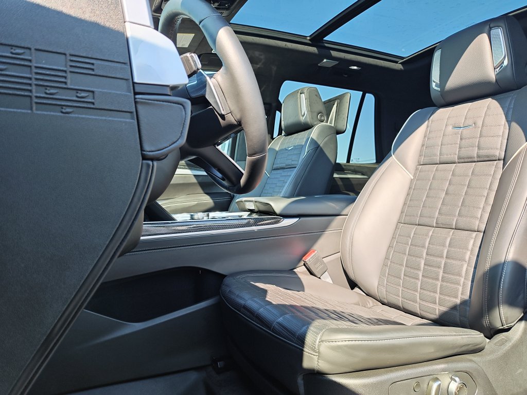 Used 2025 Cadillac Escalade V w/ LPO, Floor Liner Package AWD/4WD image 15