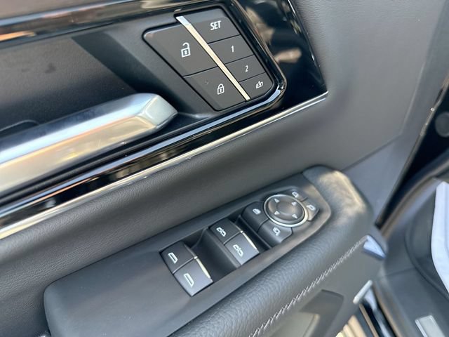 New 2026 GMC Yukon Denali w/ Denali Reserve Package AWD/4WD image 13
