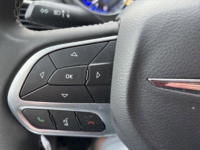 Used 2024 Chrysler Pacifica Touring-L image 16