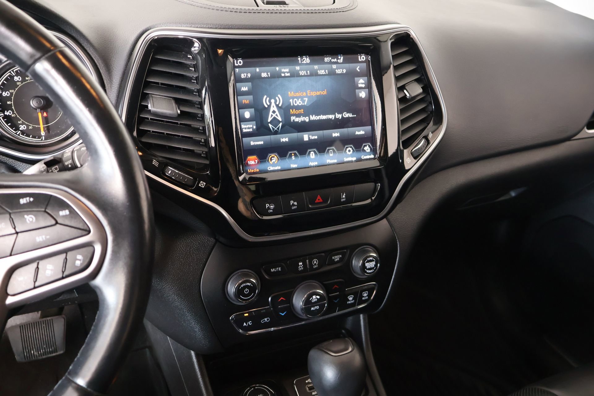 Used 2021 Jeep Cherokee Limited w/ Elite Package AWD/4WD image 5