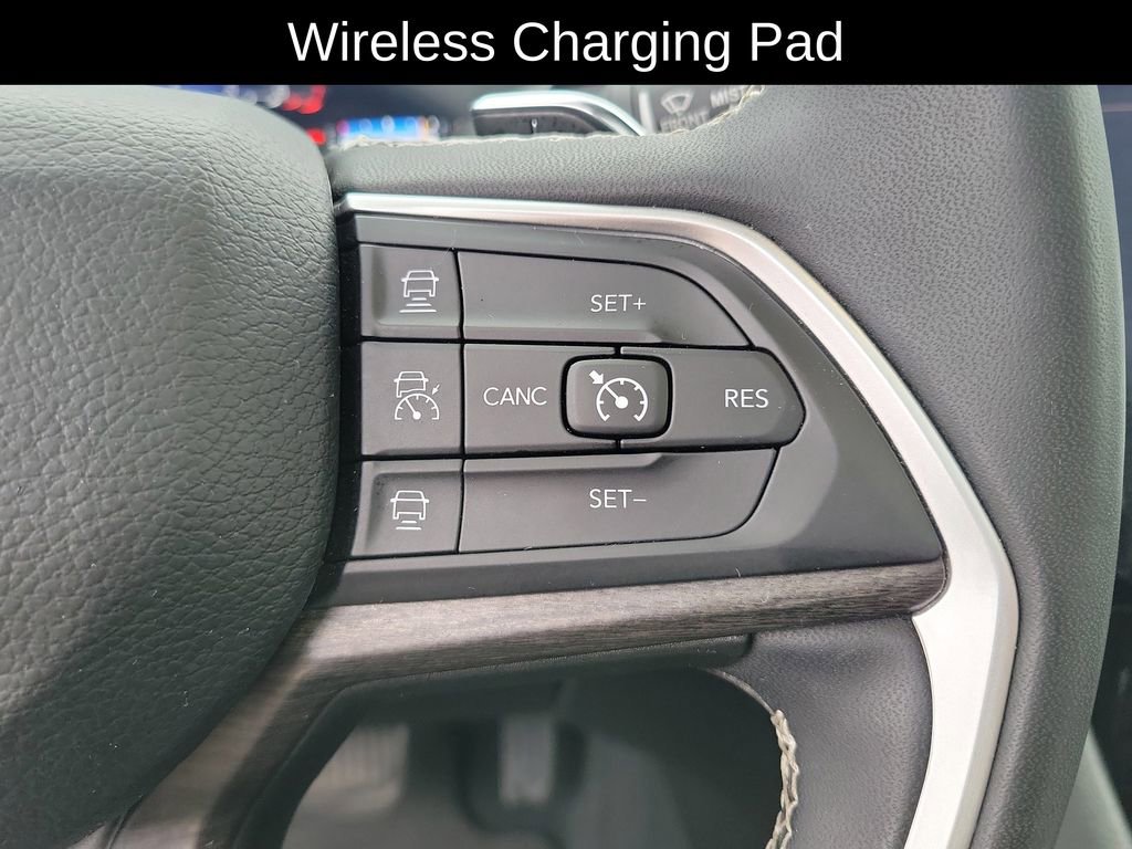 Used 2023 Jeep Grand Cherokee L Limited w/ Luxury Tech Group II image 16