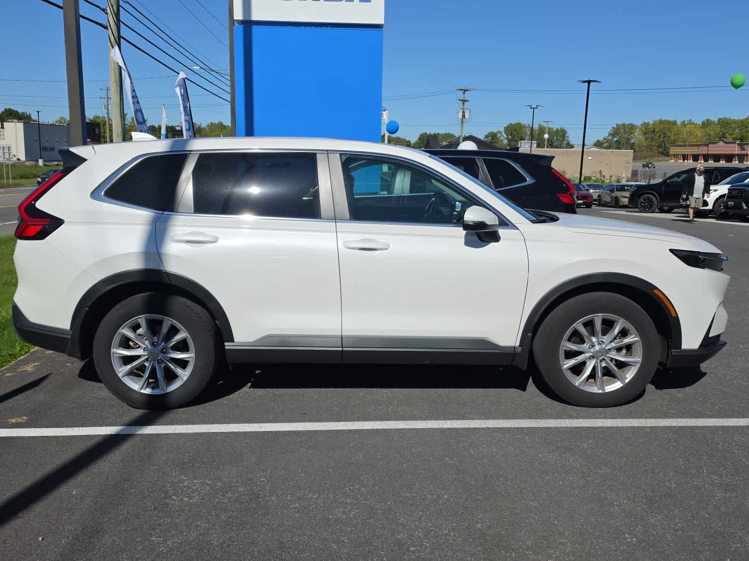 Used 2024 Honda CR-V EX-L image 3