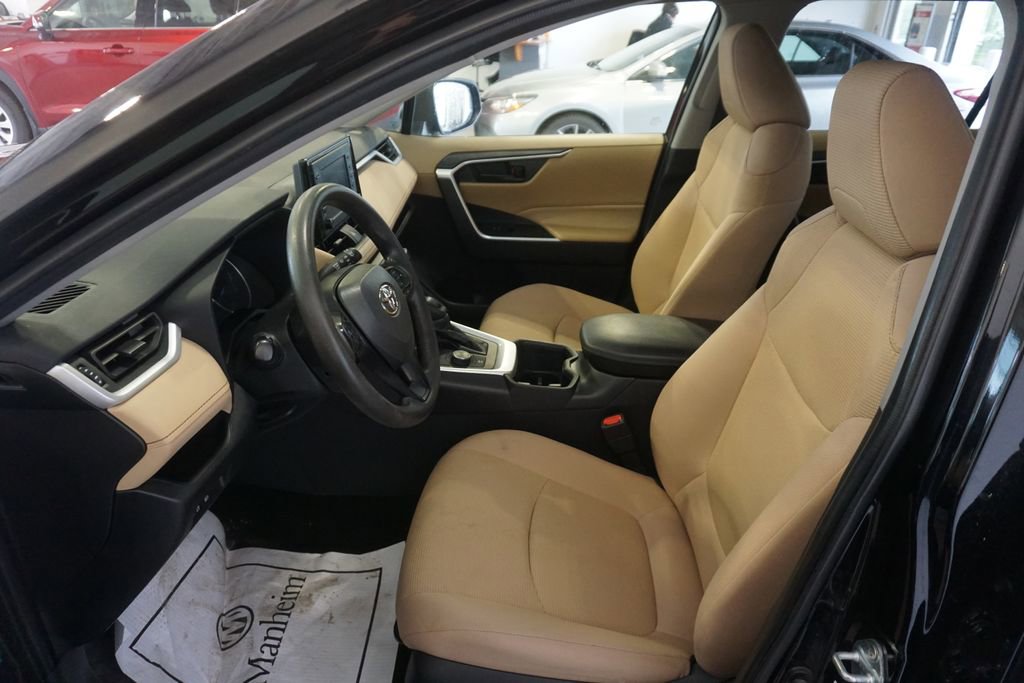 Used 2022 Toyota RAV4 LE AWD/4WD image 15