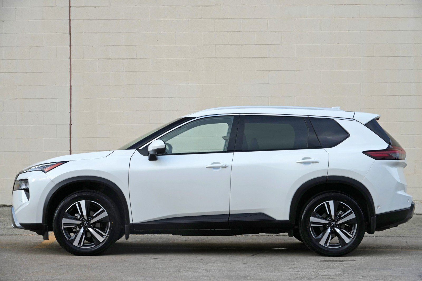 Used 2025 Nissan Rogue SL FWD image 8