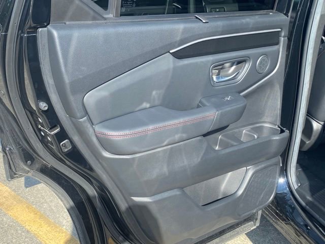 Used 2025 Honda Pilot Black Edition image 16