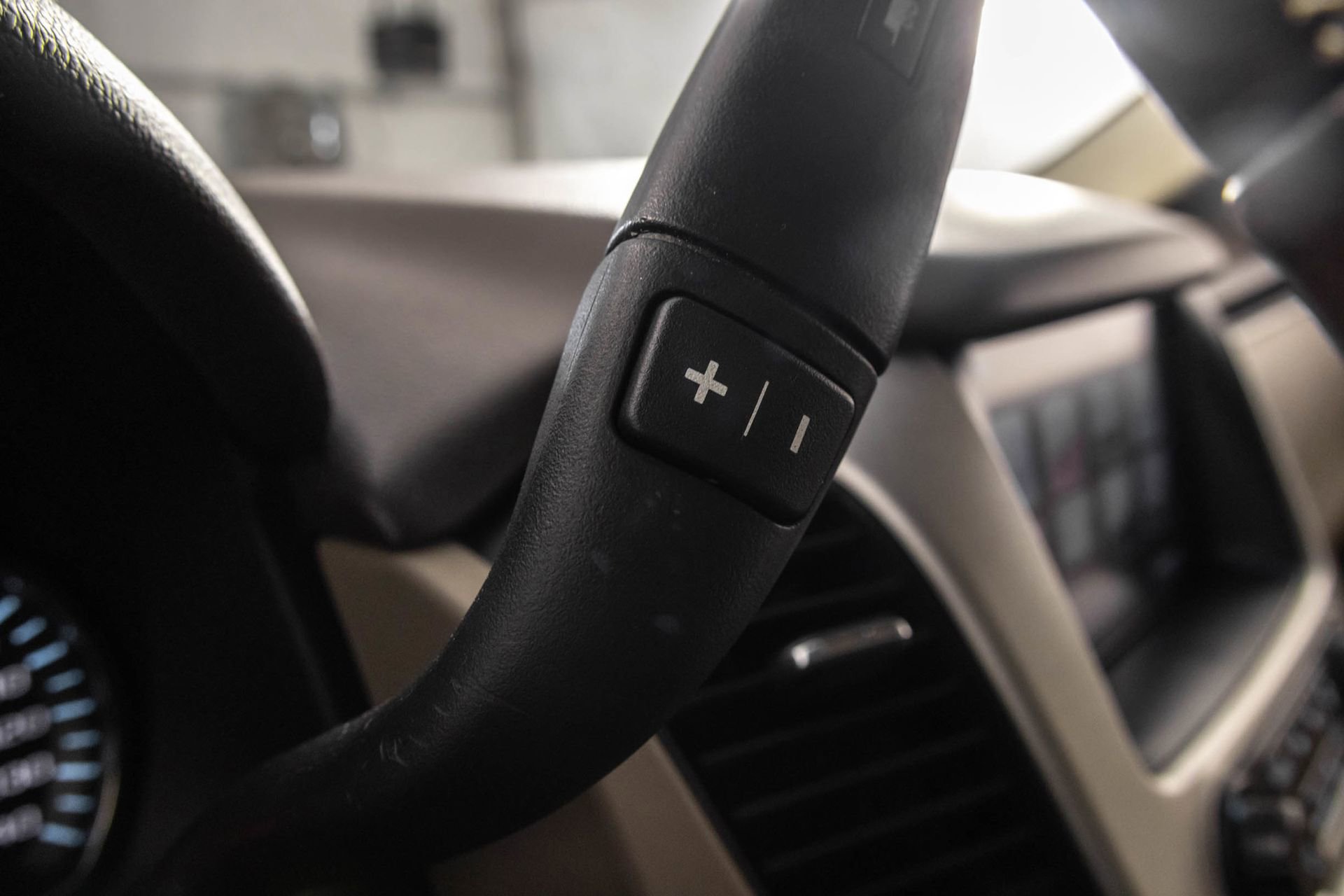 Used 2019 GMC Yukon SLT AWD/4WD image 32