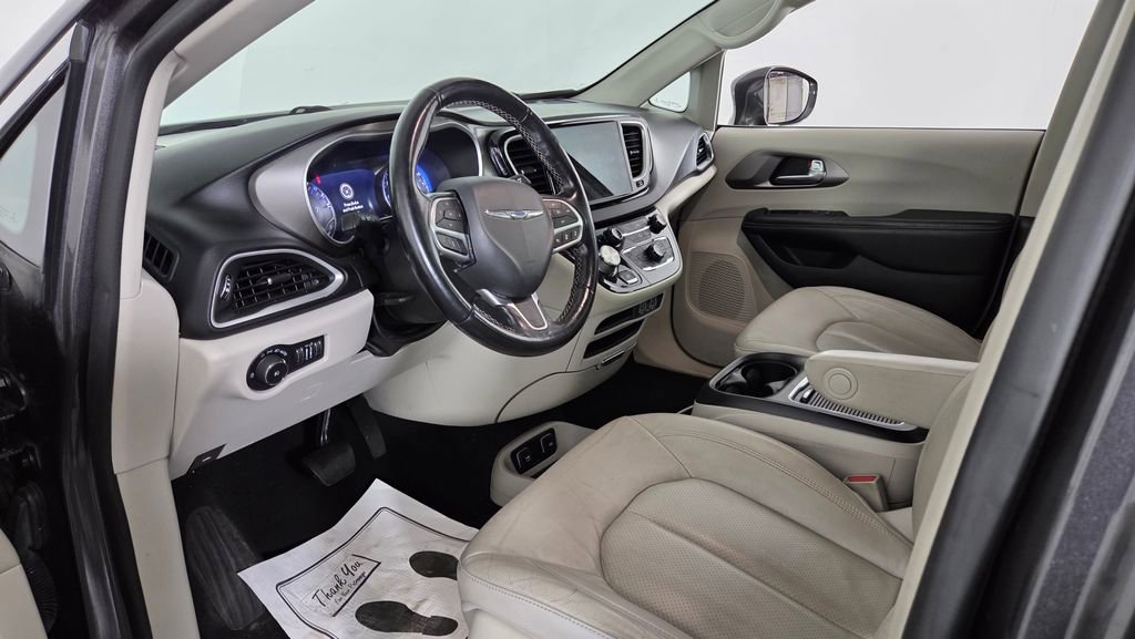 Used 2021 Chrysler Pacifica Touring-L FWD image 15