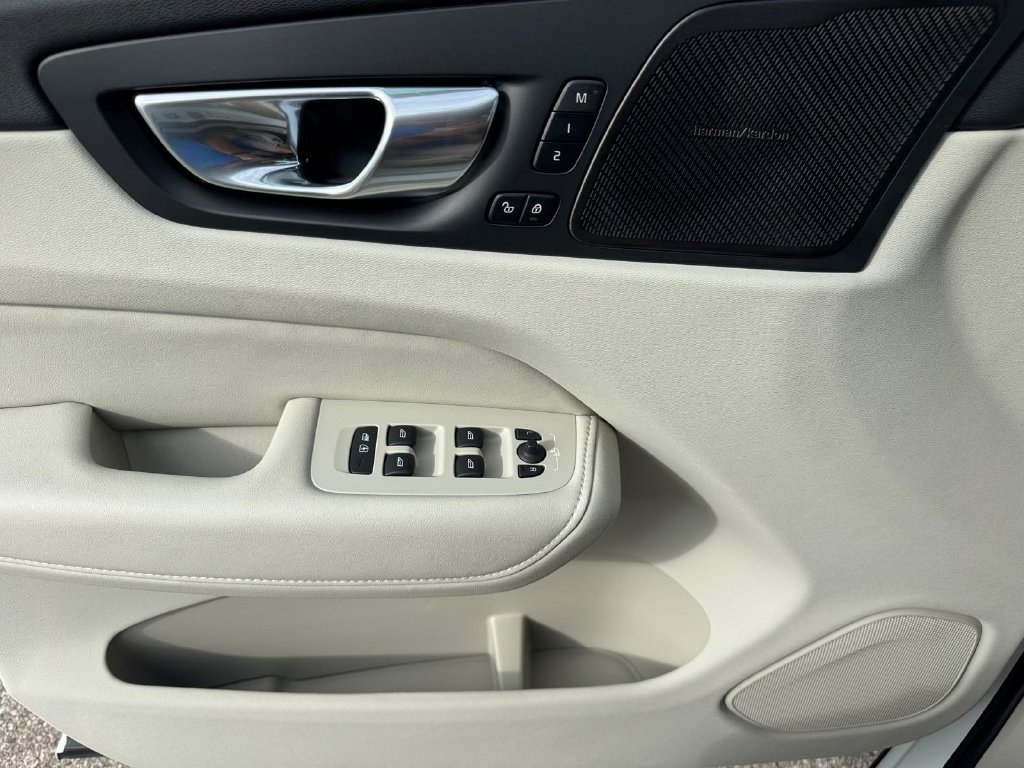 Certified 2026 Volvo XC60 B5 Ultra AWD/4WD image 16