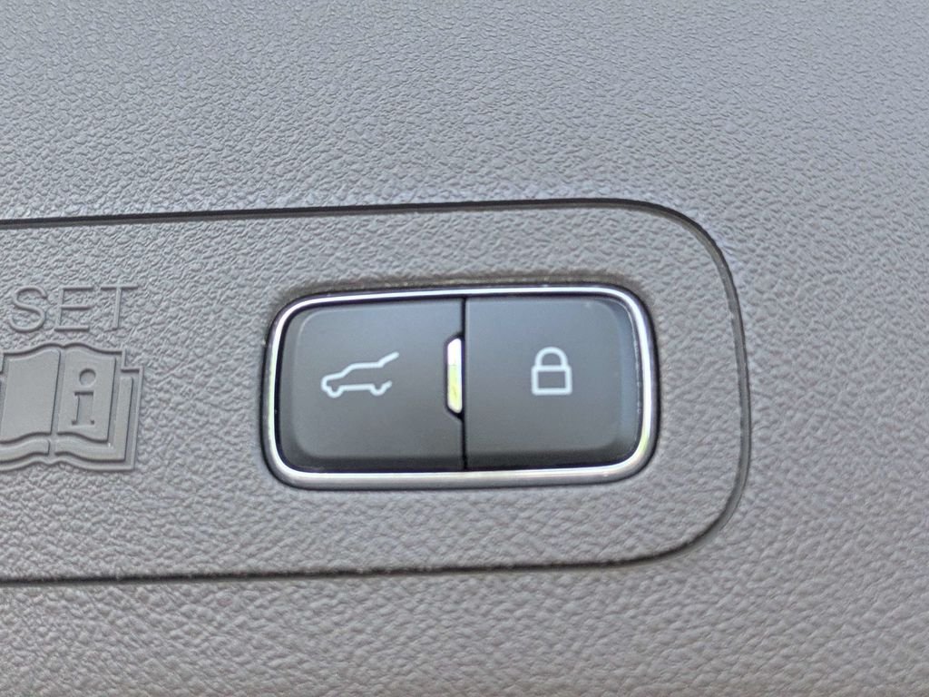 Used 2022 Lincoln Aviator Reserve w/ Equipment Group 201A RWD image 15