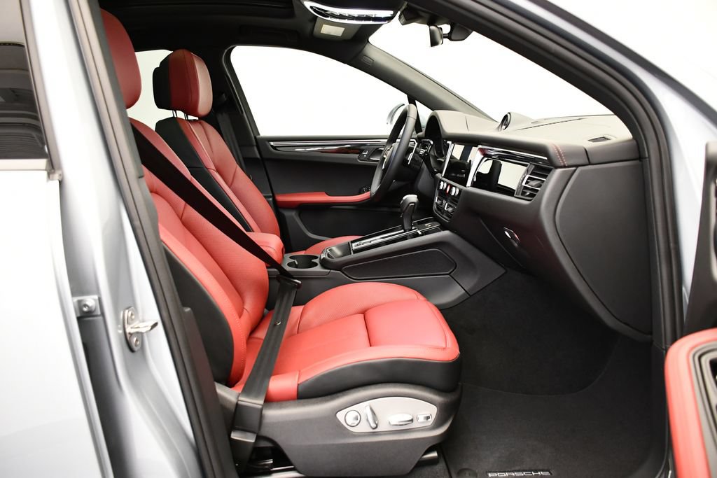 Certified 2026 Porsche Macan AWD/4WD image 49