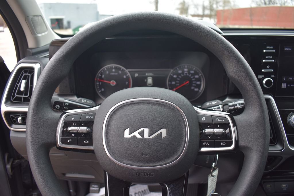 Used 2023 Kia Sorento LX FWD image 28