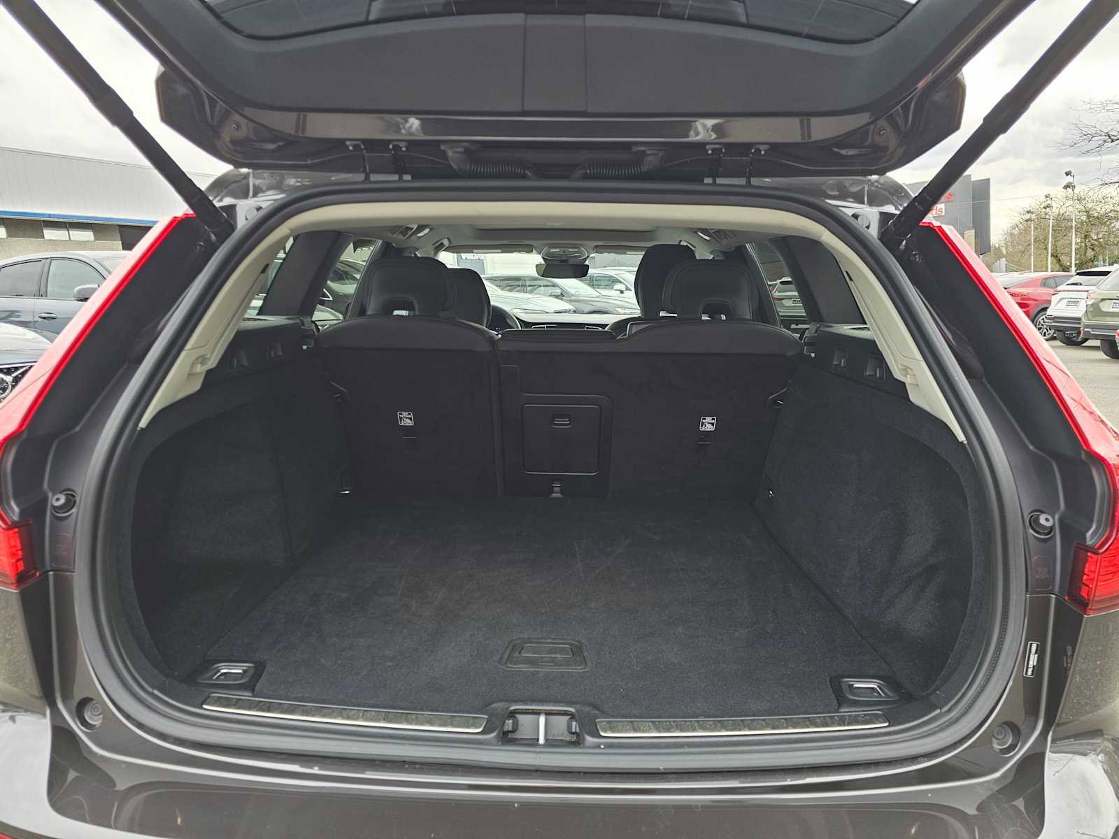 Certified 2025 Volvo V60 B5 Cross Country Plus AWD/4WD image 18
