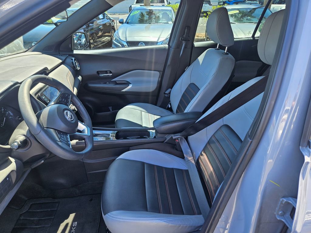 Used 2023 Nissan Kicks SR w/ SR Premium Package FWD image 12