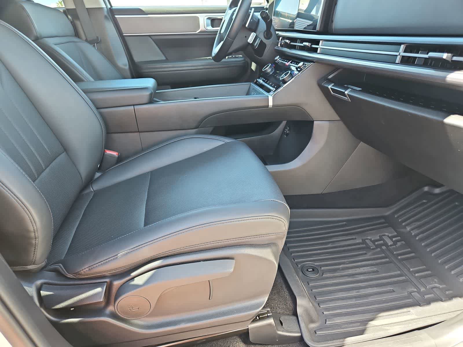Used 2025 Hyundai Santa Fe SEL AWD/4WD image 25