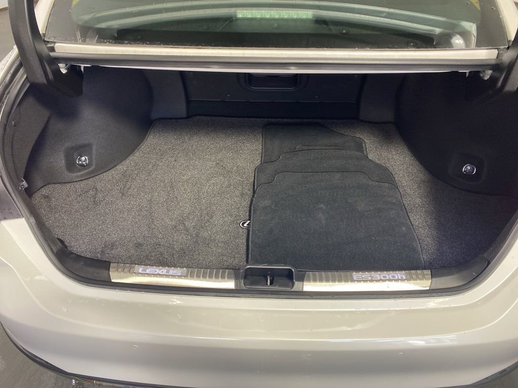 Certified 2023 Lexus ES 300h w/ Premium Package image 28