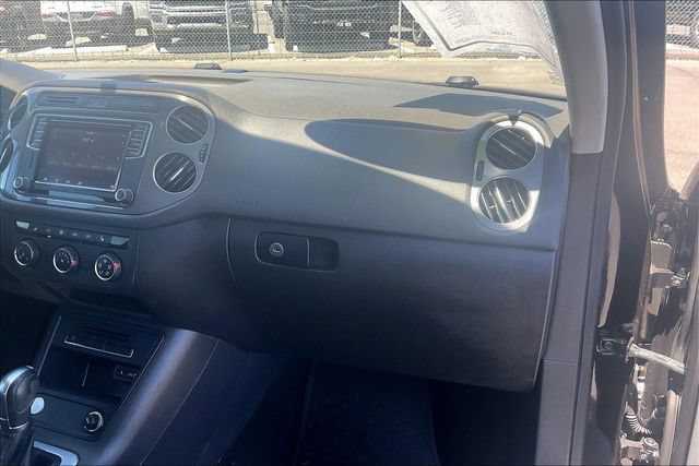 Used 2017 Volkswagen Tiguan S AWD/4WD image 16