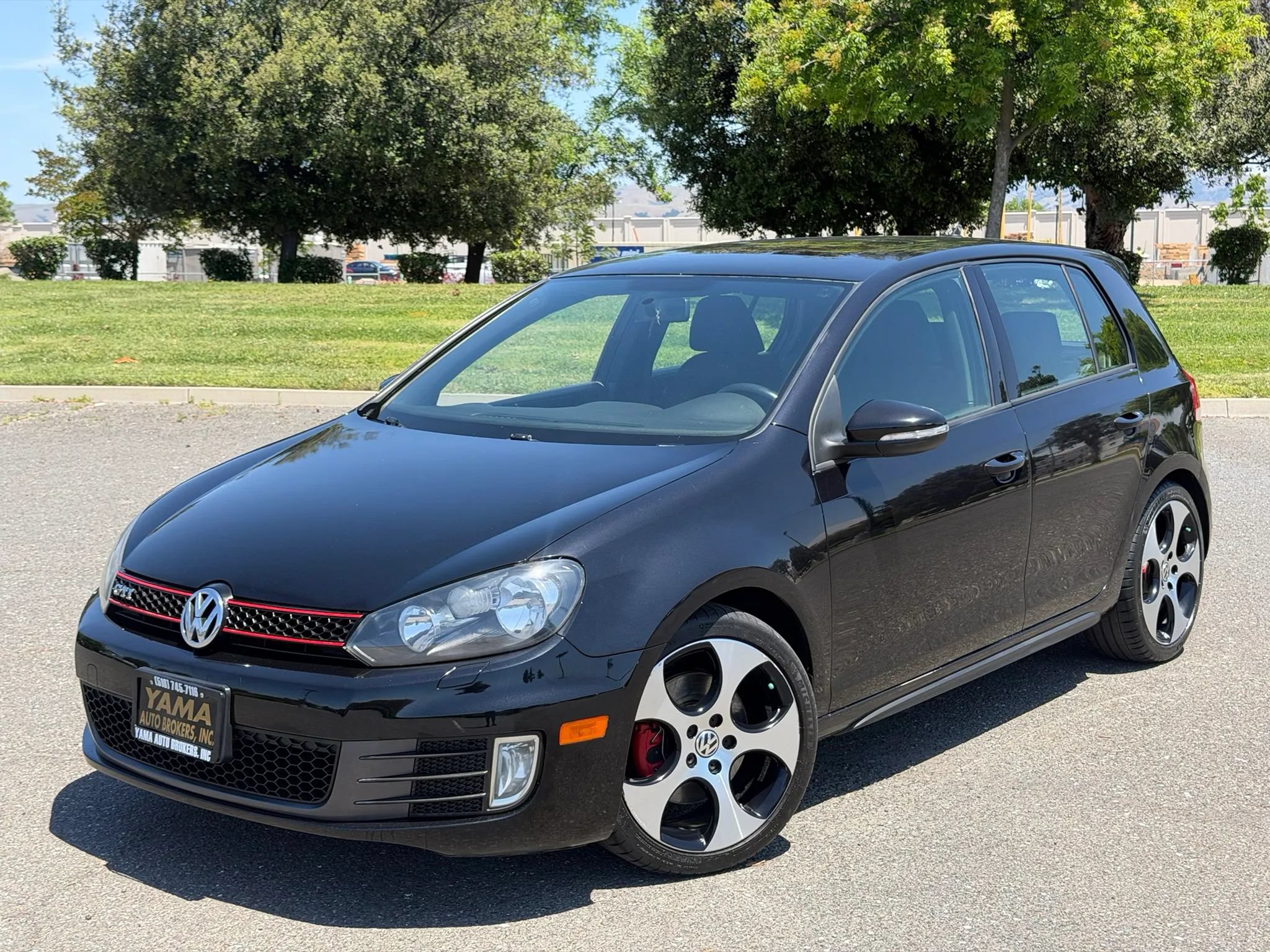 Used 2011 Volkswagen GTI 4-Door FWD image 1