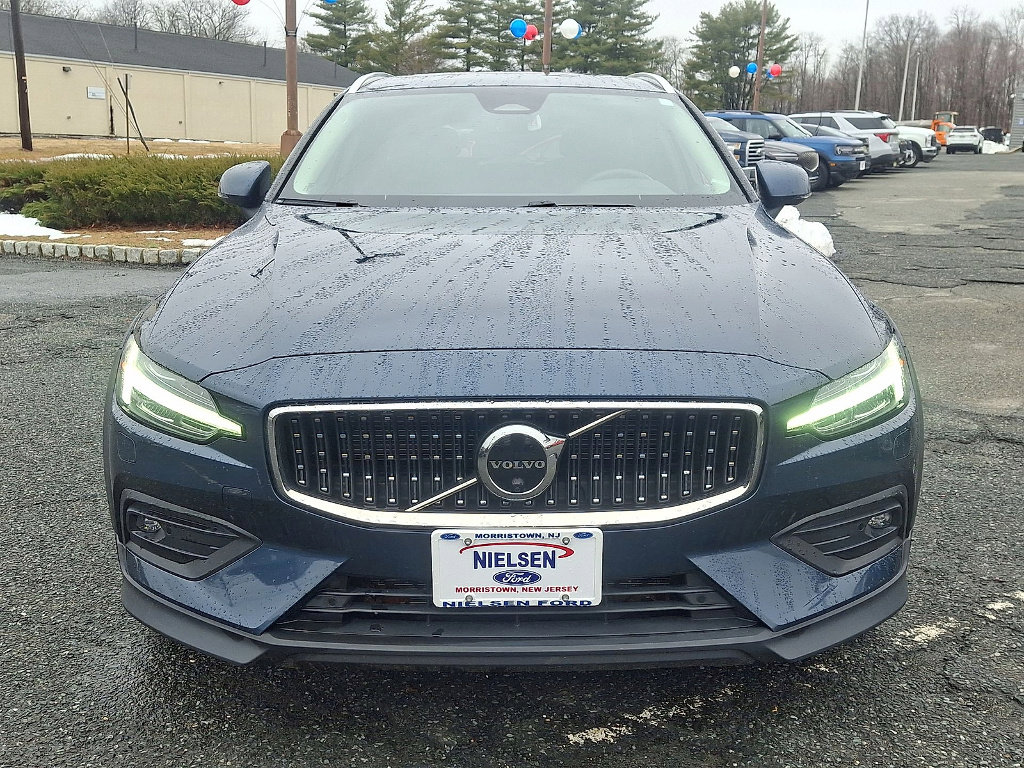 Used 2023 Volvo V60 B5 Cross Country Plus image 35