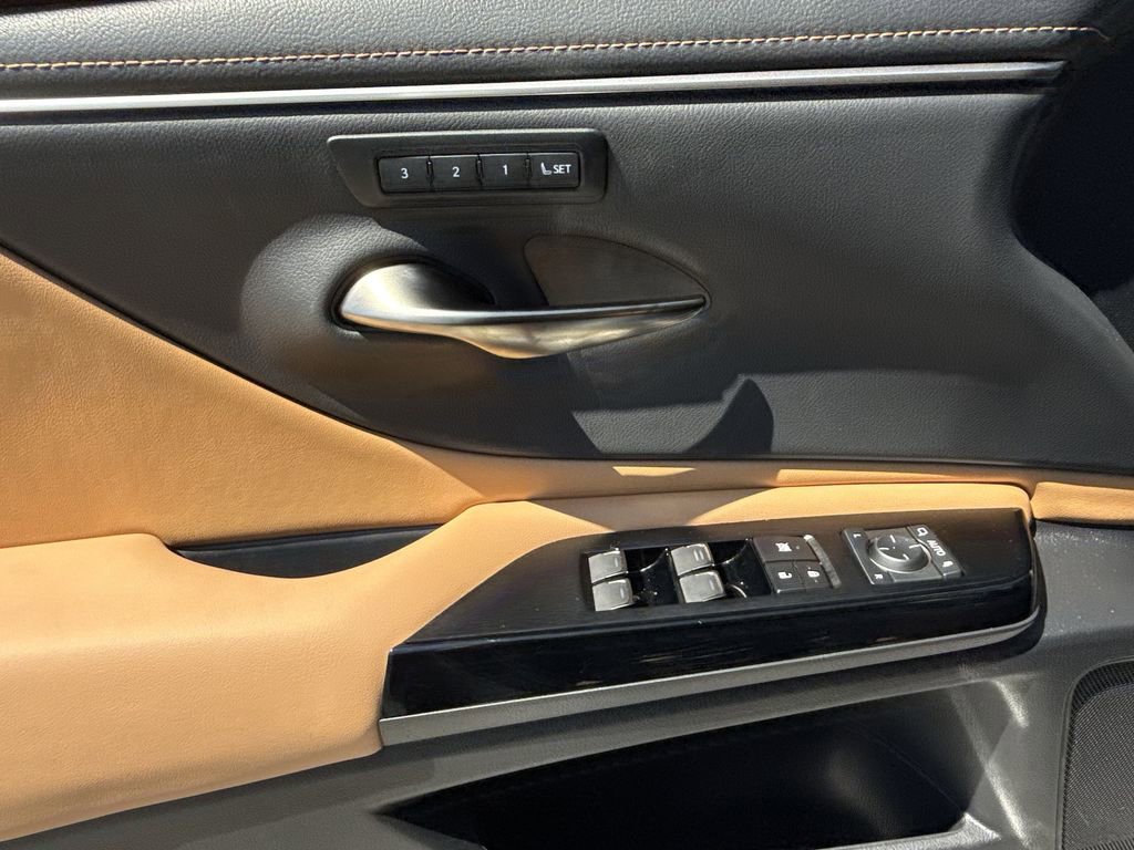 Used 2025 Lexus ES 350 w/ Premium Package image 29