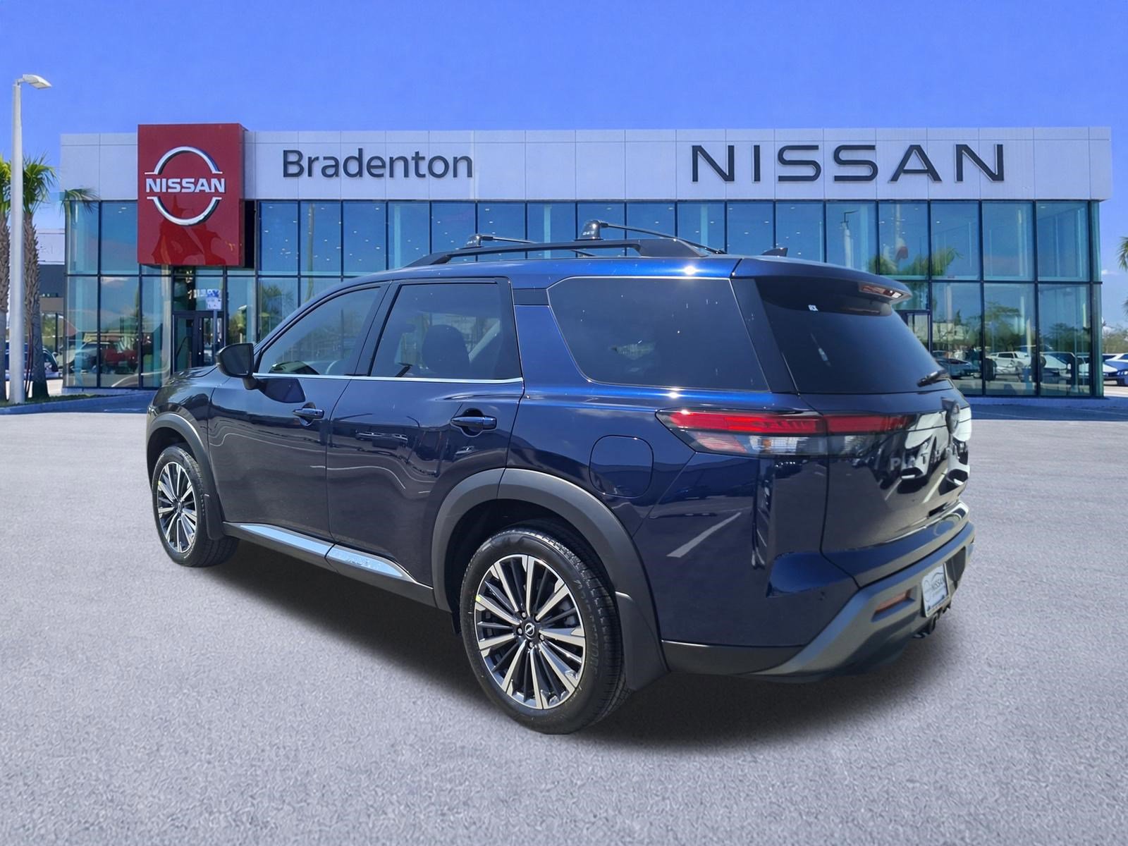 New 2026 Nissan Pathfinder Platinum image 4