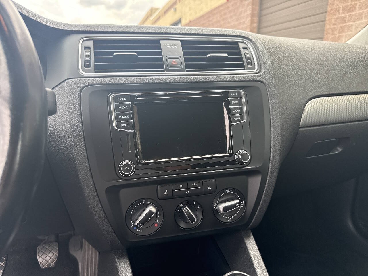 Used 2017 Volkswagen Jetta SE FWD image 40